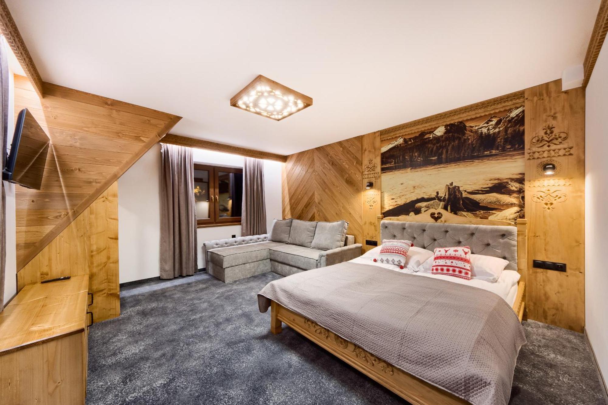 One-Bedroom Apartment Balcony Mountain View