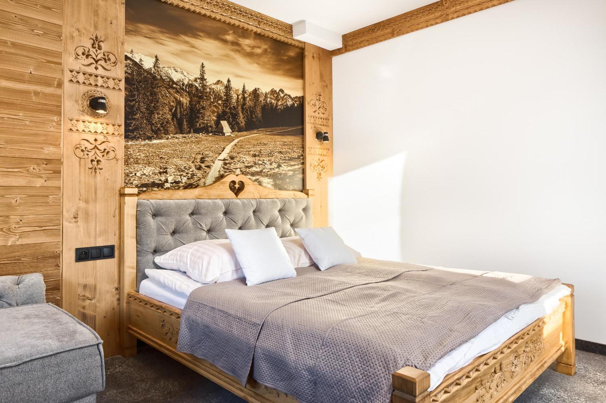 One-Bedroom Apartment Balcony Mountain View