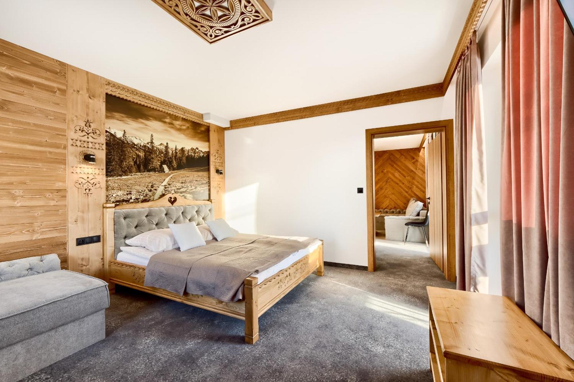 One-Bedroom Apartment Balcony Mountain View