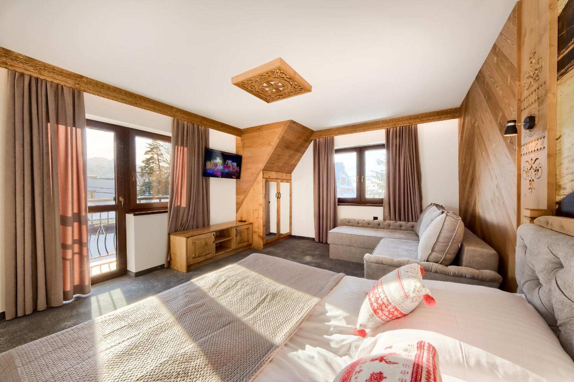 One-Bedroom Apartment Balcony Mountain View