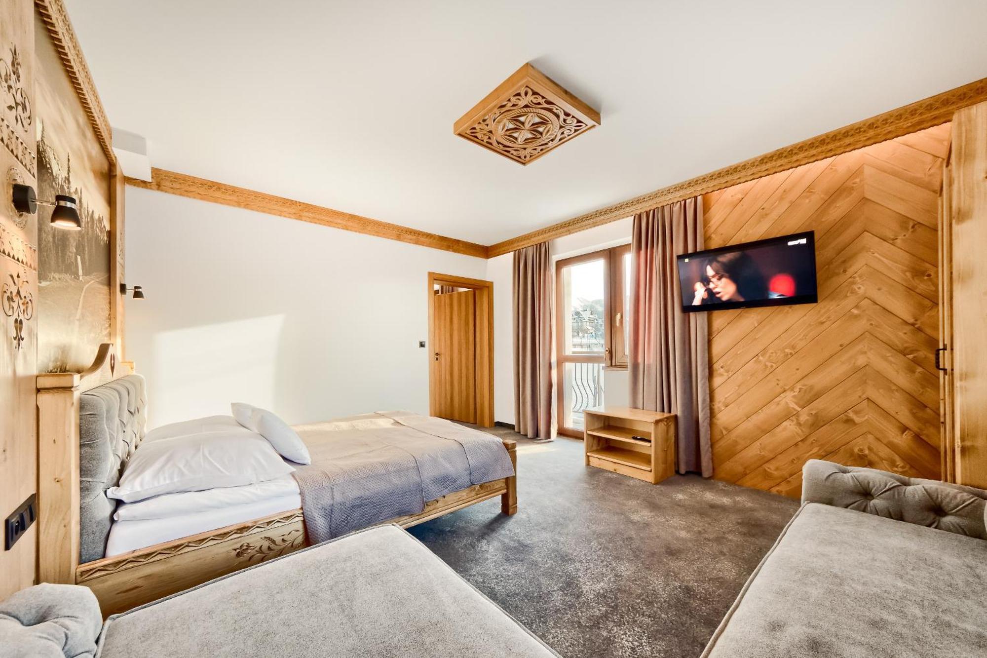 One-Bedroom Apartment Balcony Mountain View